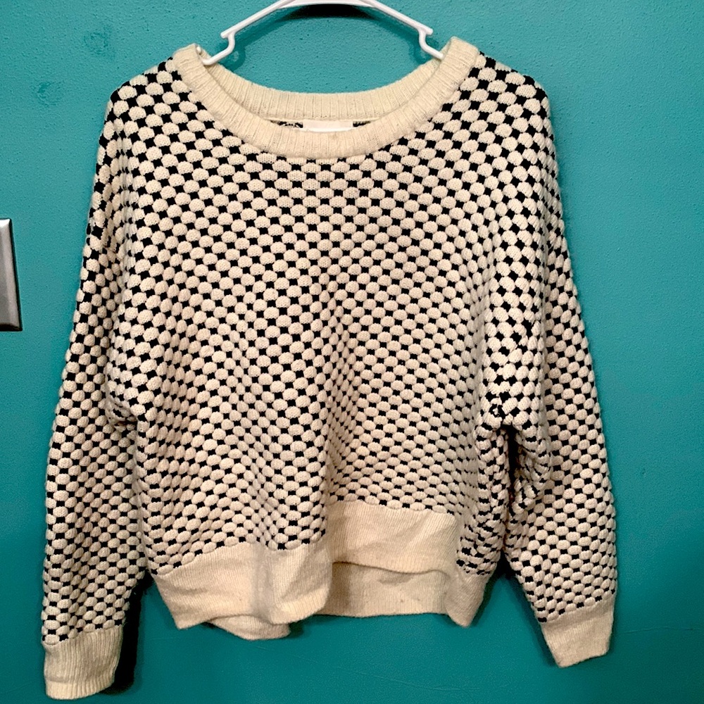 H&M oversized sweater. Normal length, but baggy in the sides and sleeves. Size S